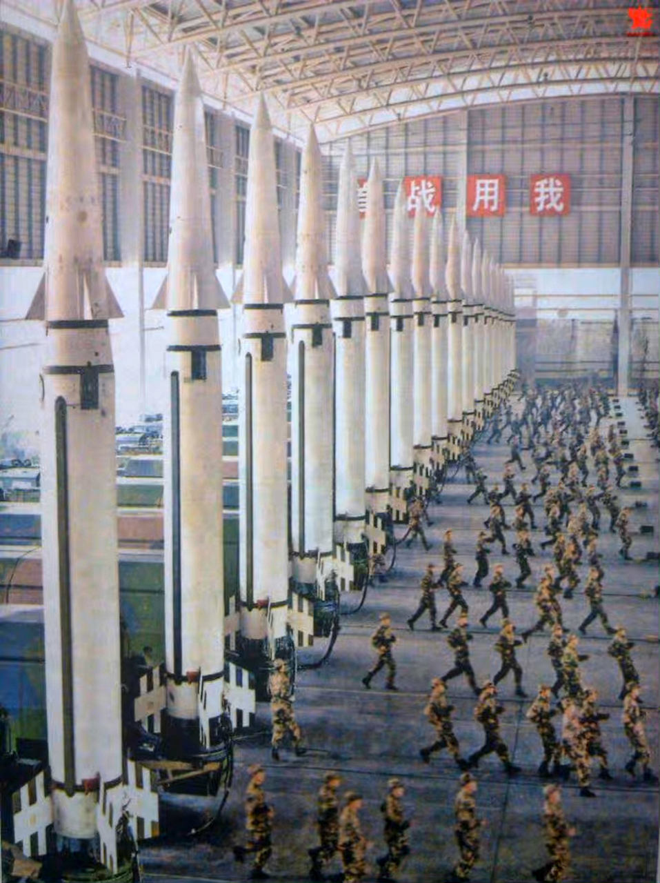 国产东风-15b常规弹道导弹,这是一款装备多年的武器,在特殊时期可以