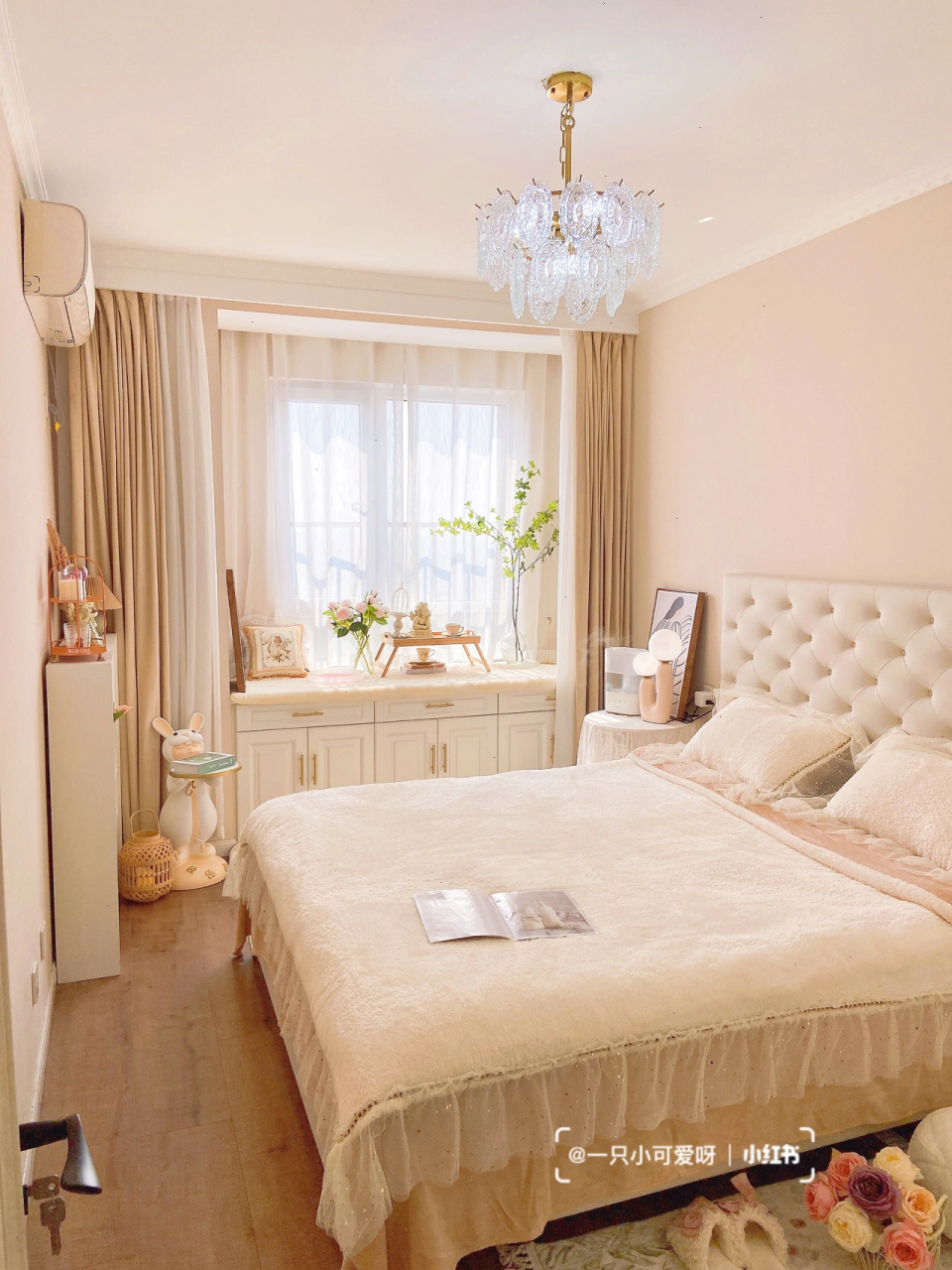 我是小可爱呀    向喜欢的季节靠近一切都微妙而美好, 总是那么的温柔