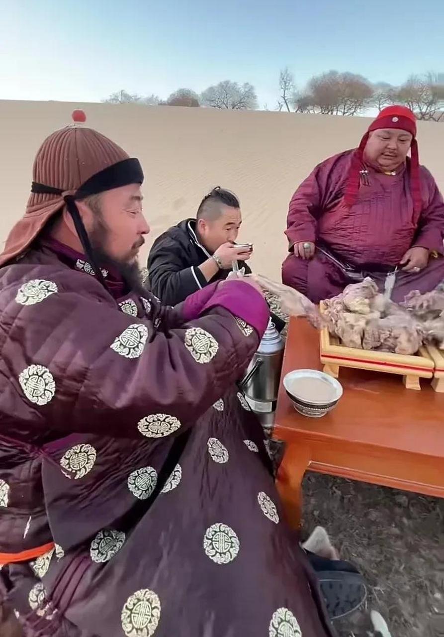 从人缘就能看出来,到底是谁的问题,恩克不必专门解释与毛子哥之间的
