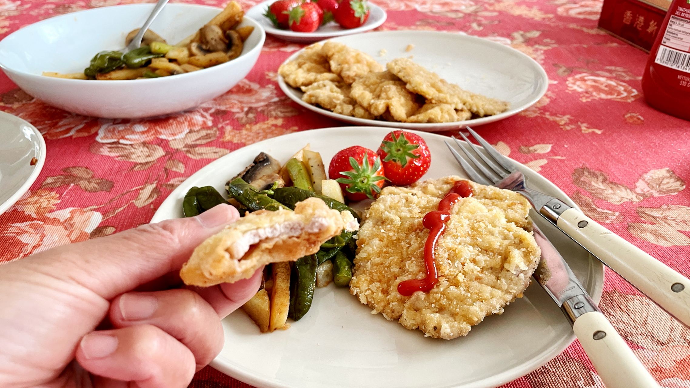 维也纳炸猪排 最近一直在看维也纳的攻略,当然也包括美食.