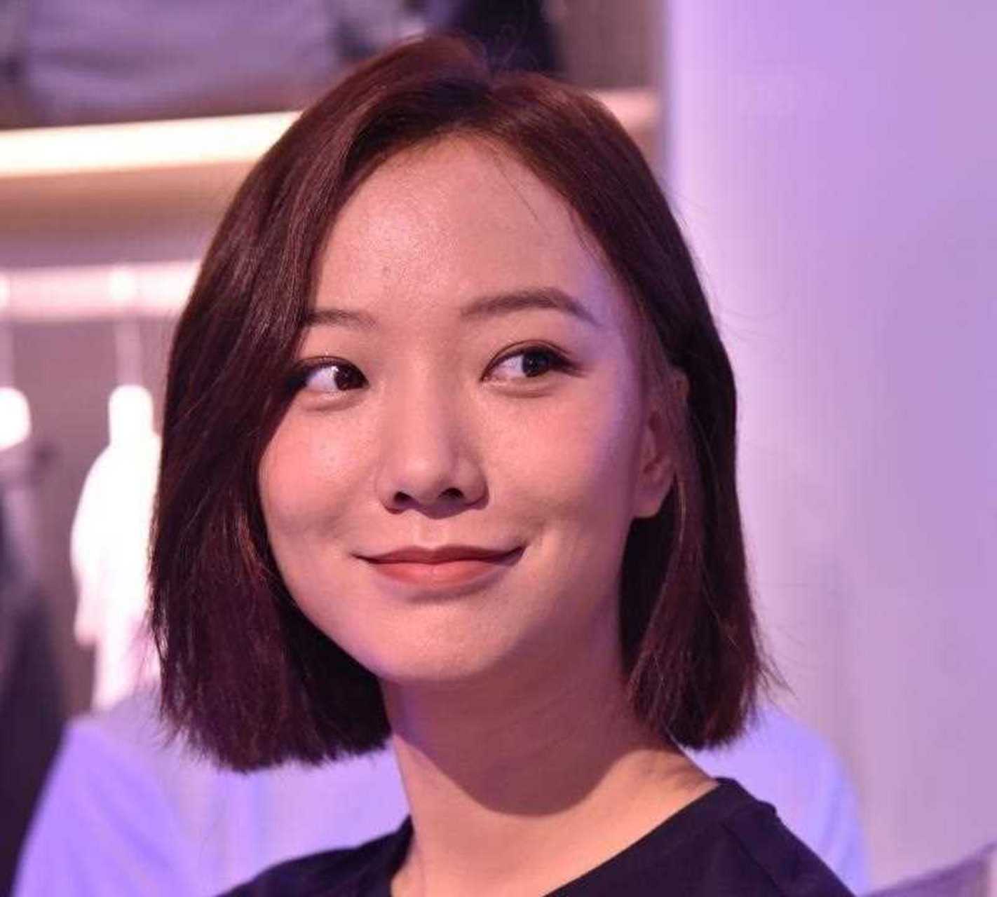 王珞丹丢了一只鸭子,看来是真的着急了,凌晨十二点多在微博发布找鸭子