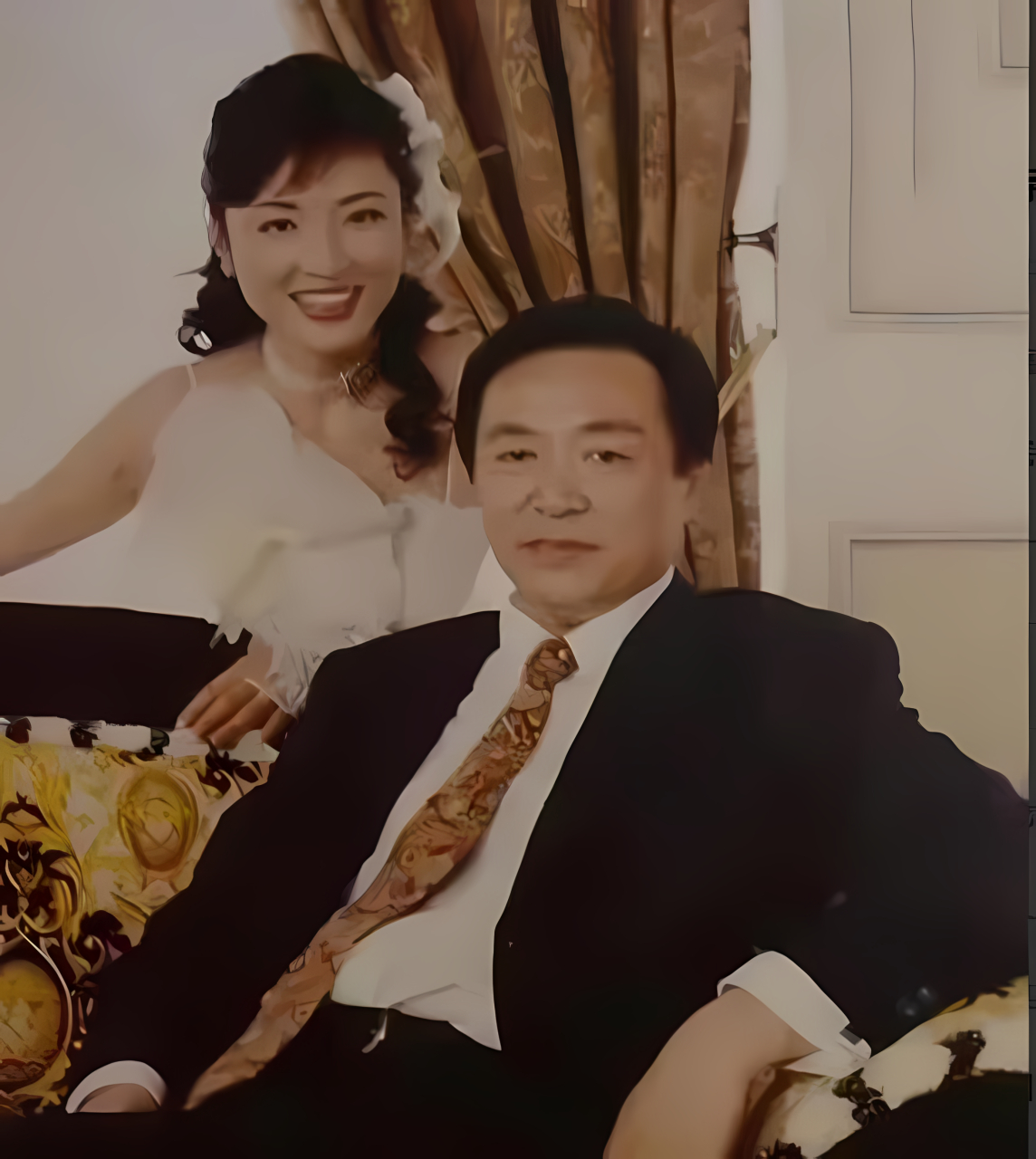 2002年,央视的一姐周涛和姚科结束了12年的婚姻,她感叹:"婚姻让我不