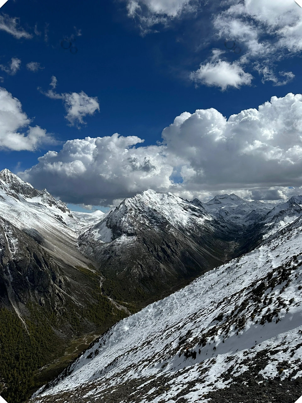 在山顶感受人类的渺小  新都桥出发,经过塔公草原,一路开往雅拉雪山