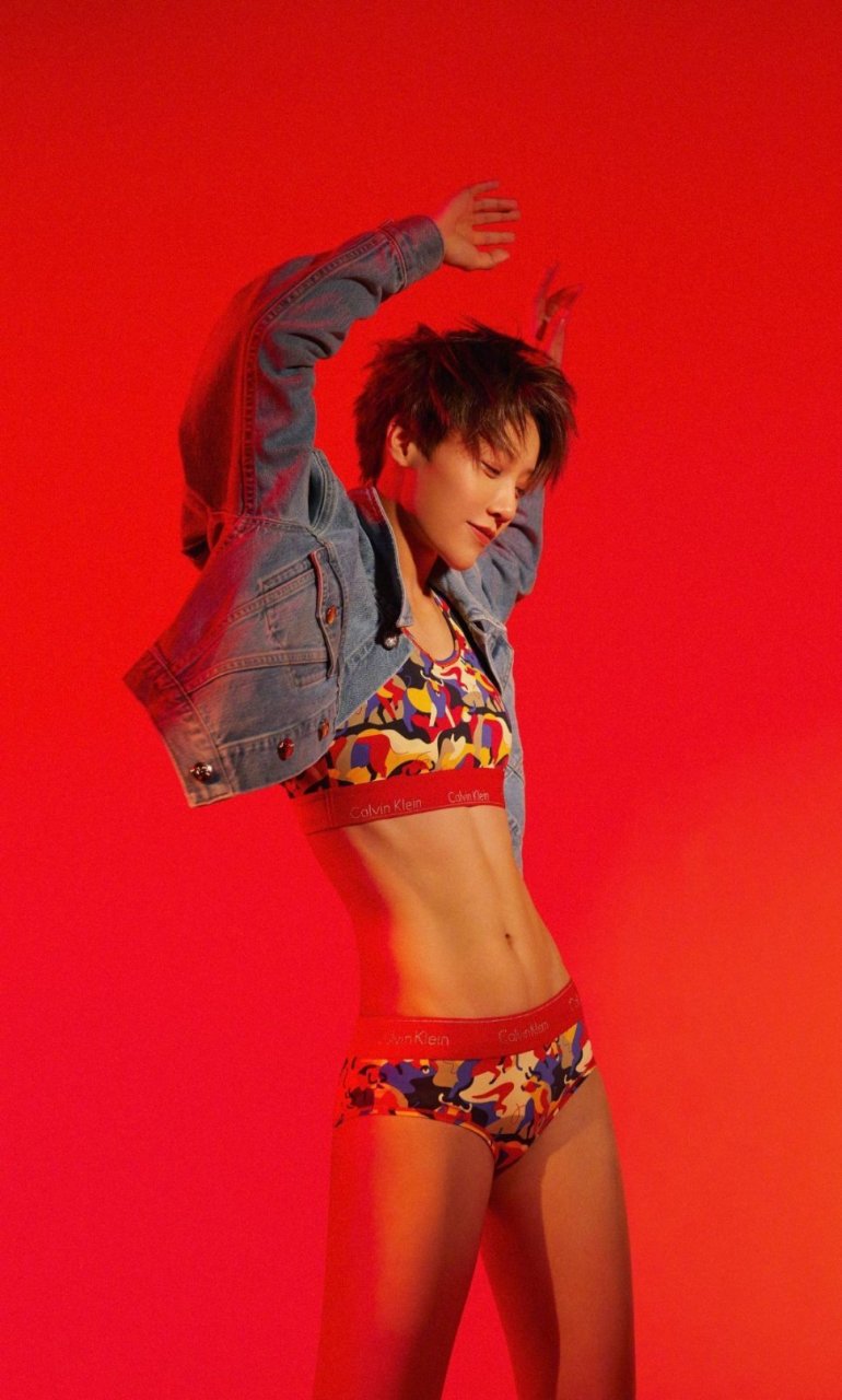 同城大v养成记#  刘雨昕内衣大片首秀曝光,担任ck内衣代言人身着