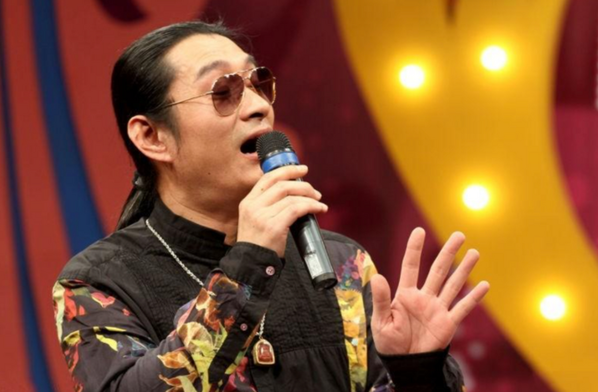 在2002年时,黄安从台湾转向内地发展,之后便选择北京定居,而他的儿子