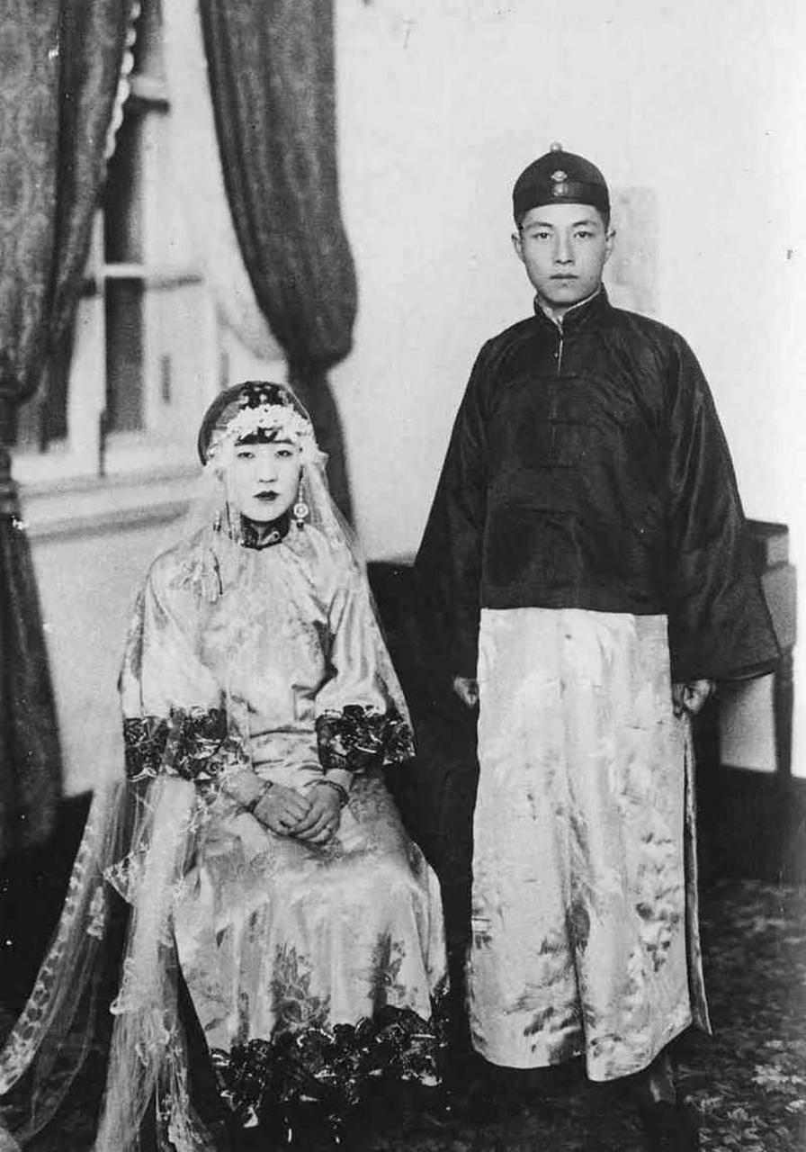 1927年,肃亲王爱新觉罗·善耆第十四女爱新觉罗·显玗在旅顺大和旅馆