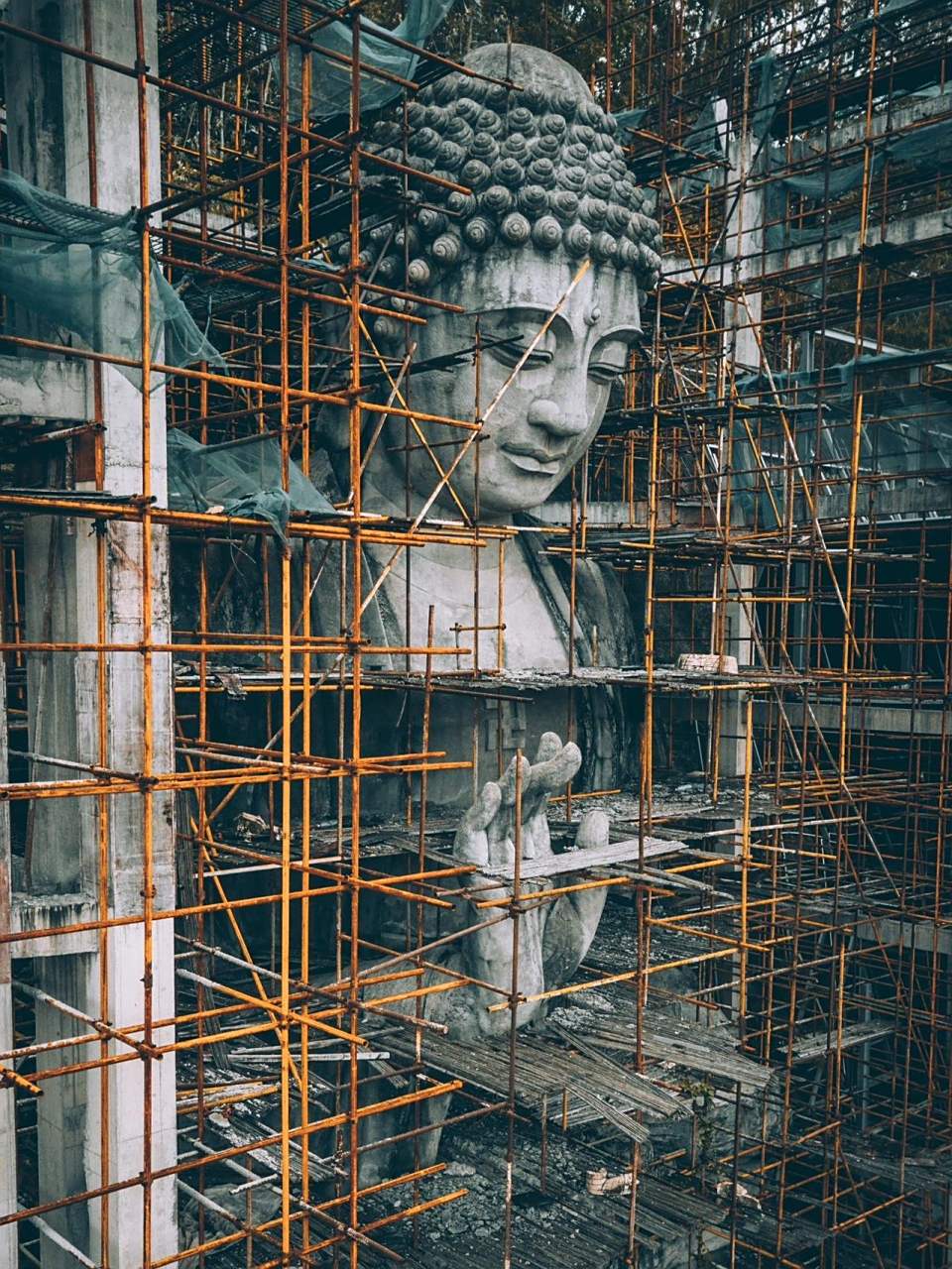 深圳拍照丨隐藏在城市中的废弃佛像没想到深圳竟然隐藏了一个废弃的