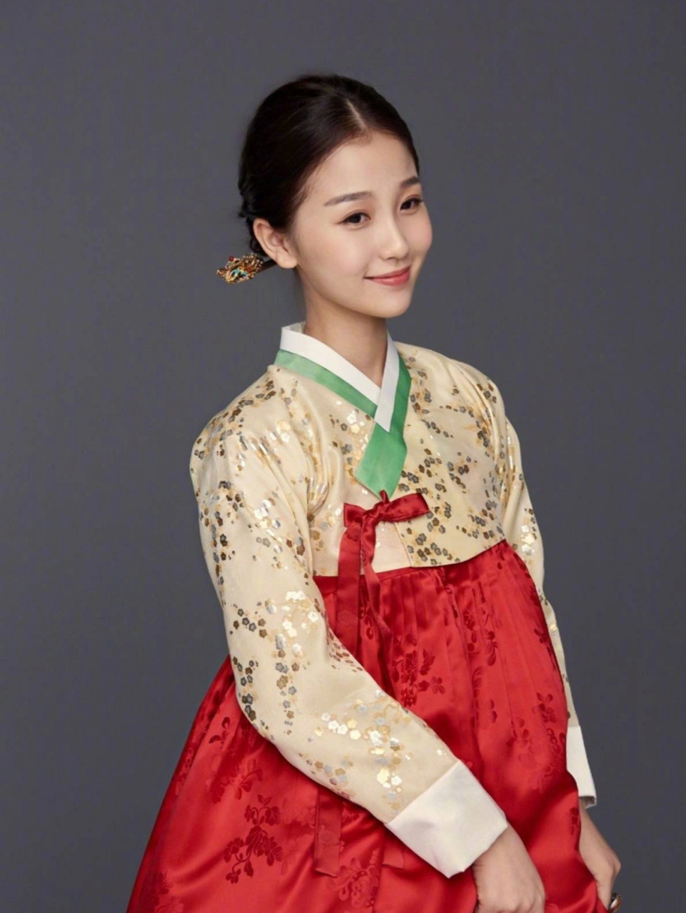 虞书欣早期写真,那会就已经很美了,好乖巧啊欣欣子 67