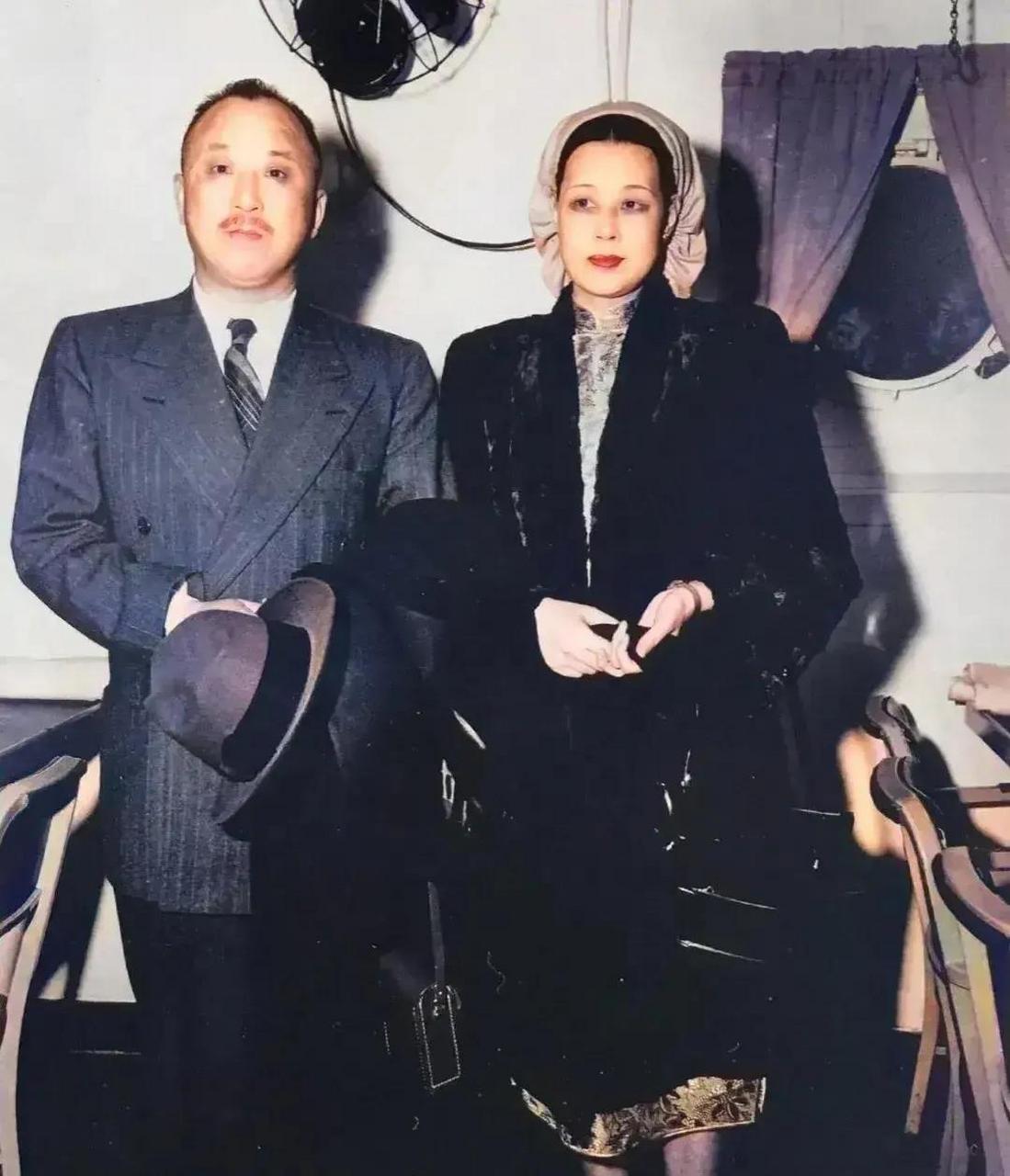 领动计划# 抗日名将卫立煌和妻子韩权华,拍摄于一九四七年的老照片.