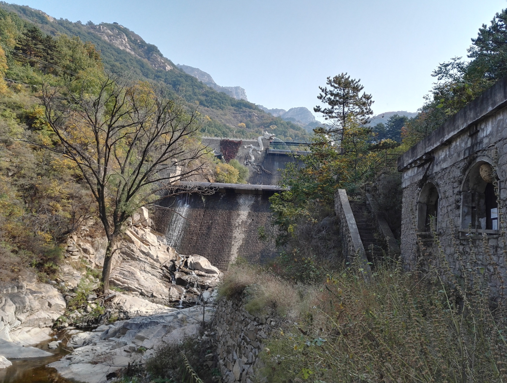 探访密云白龙潭风景区  这次我们来到了密云白龙潭风景区,一个以龙