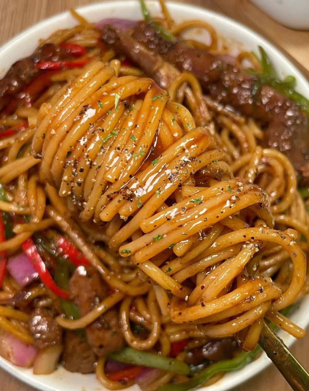 食材 牛柳,青红辣椒,洋葱,意大利面 ?