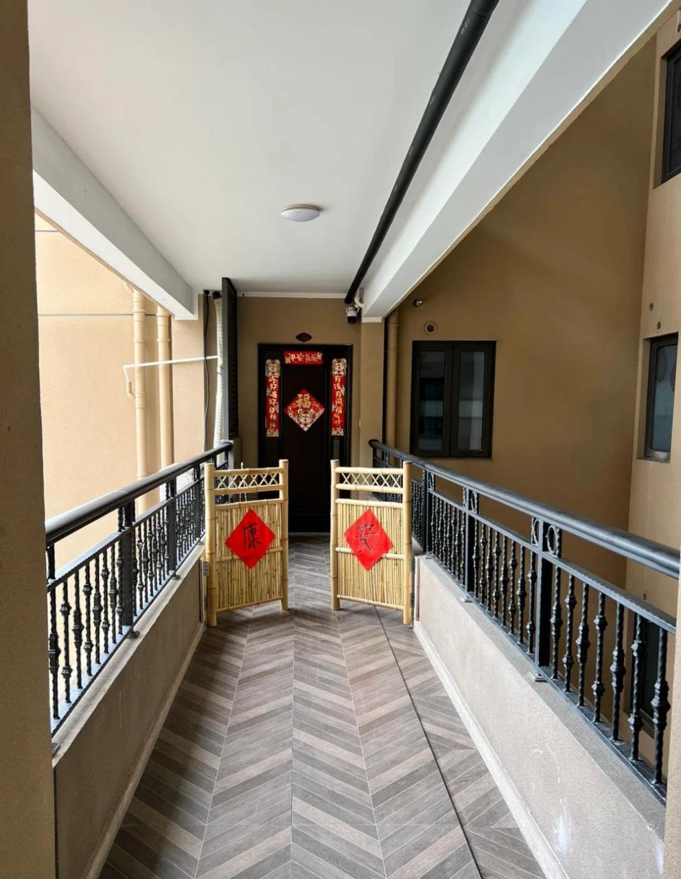 [饺子] 有人说这个连廊让人感觉很不安全,尤其是有[饺子]小孩子的话