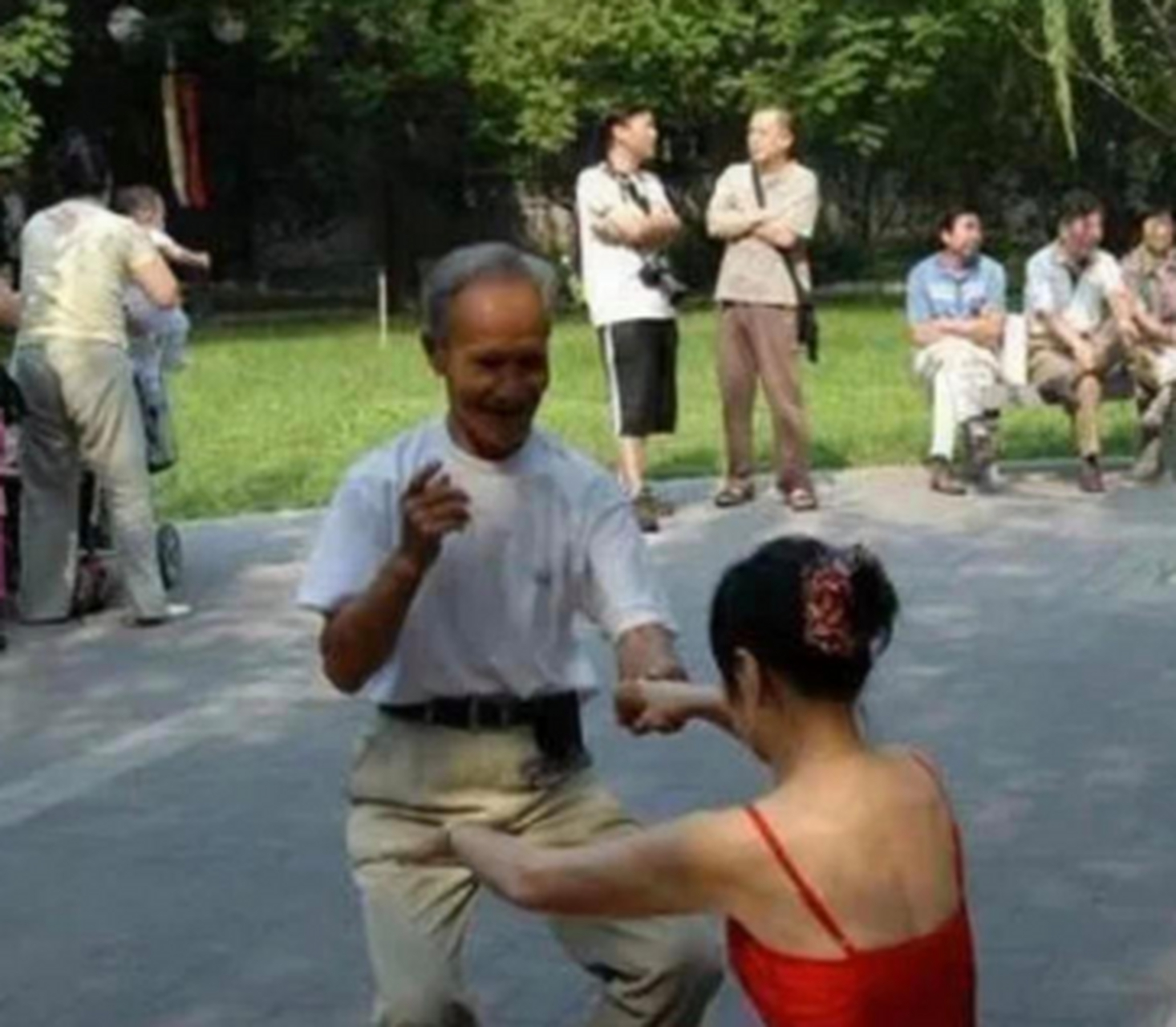 城里人的老人,跟农村老人的区别,大不大[偷笑]