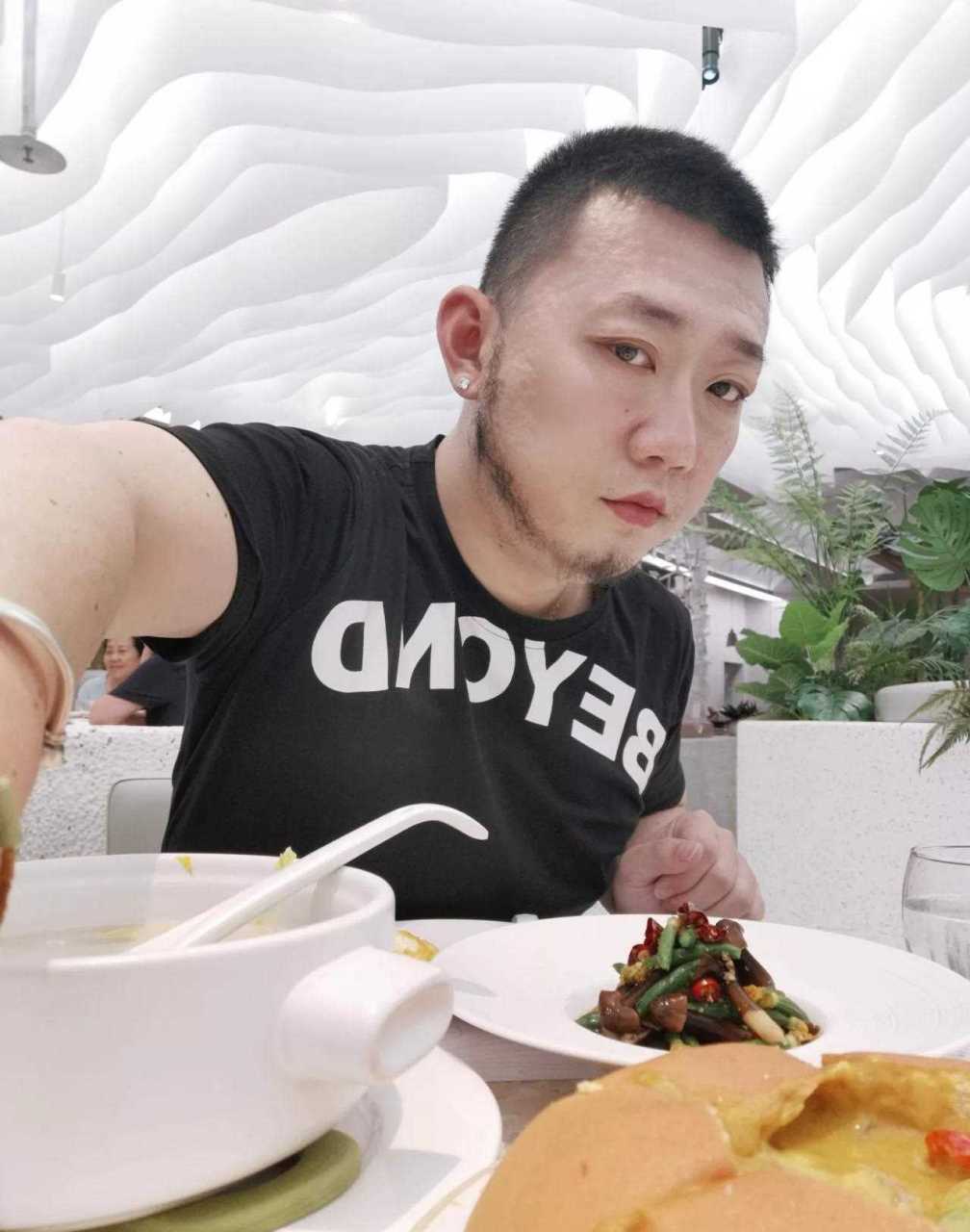 店名:鹿桃·新粤菜(大悦城店)[色] 地址:西安慈恩路777号曲江大悦城