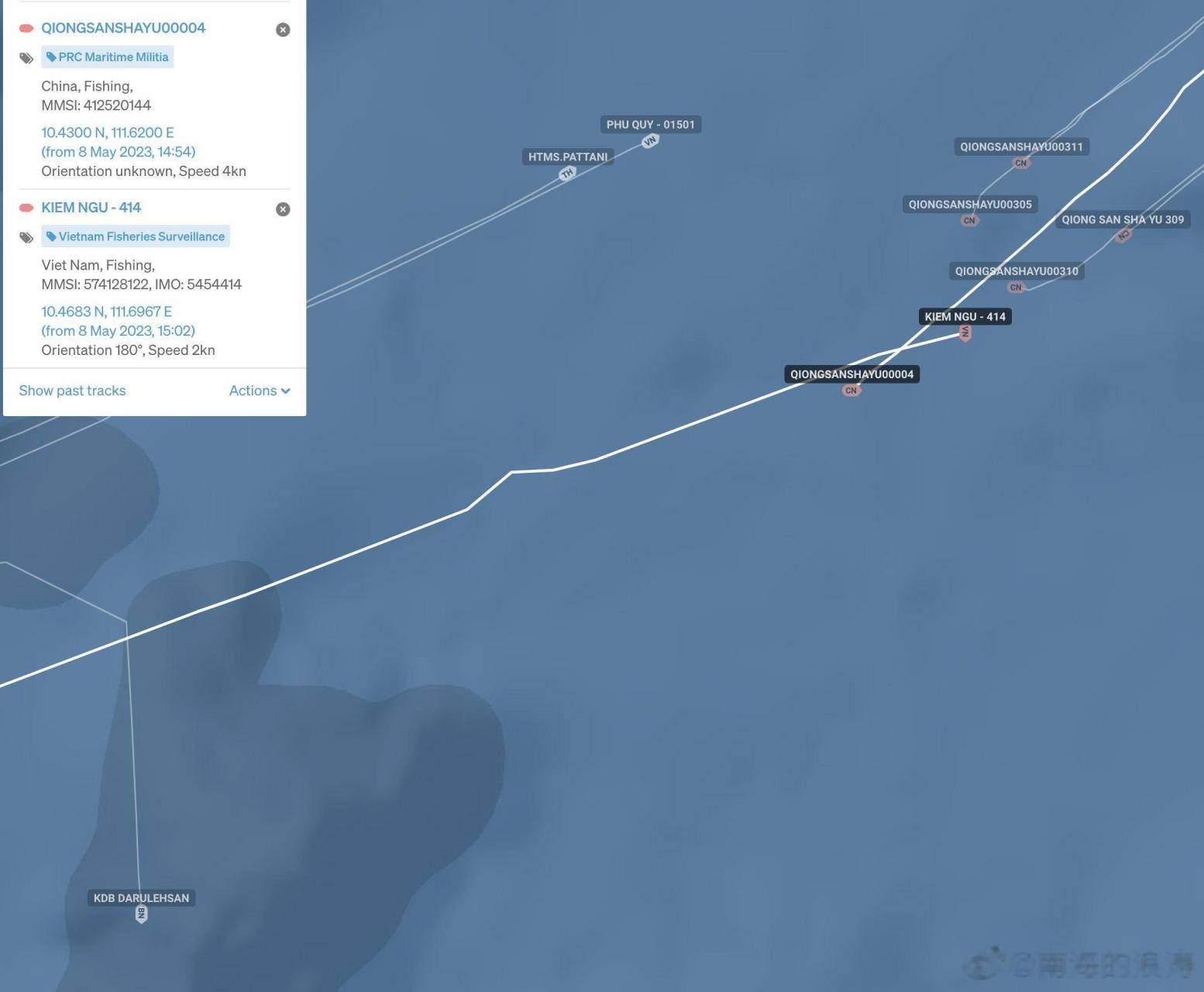 今天大批中国渔船护卫向阳红10号科考船,从渚碧礁南下.