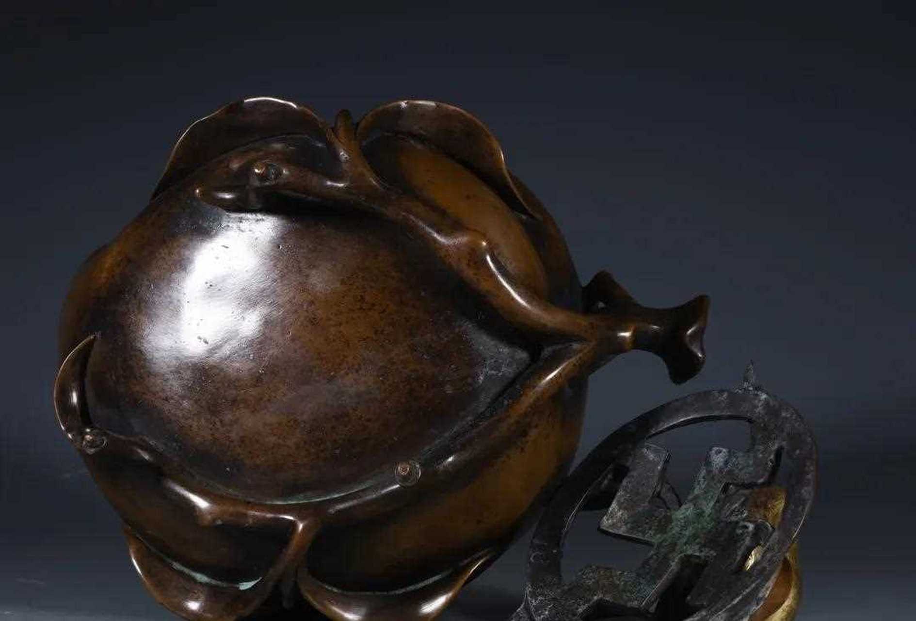 清代,铜鎏金桃形香薰炉规格长225cm宽165cm高(厚)235cm重4230g香薰炉
