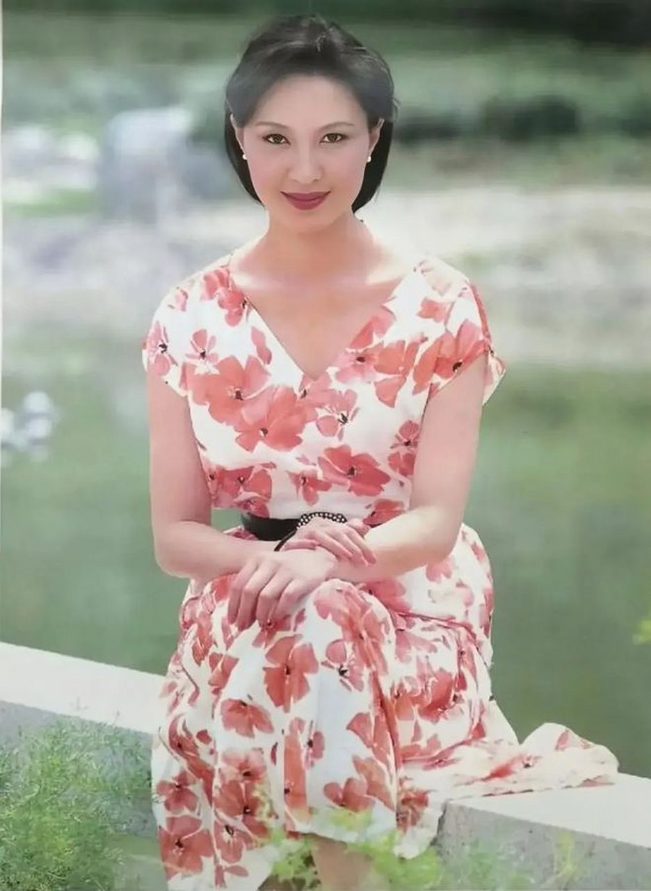 在上世纪90年代,美人挂历可谓是家喻户晓,家家户户都会挂上一份.