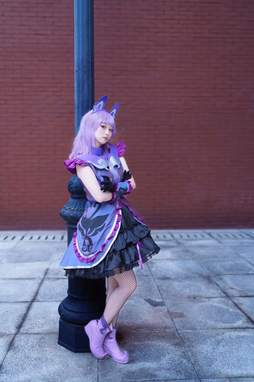 童年偶像之严莉莉  "古娜拉黑暗之神—呜呼啦呼—黑魔变身!