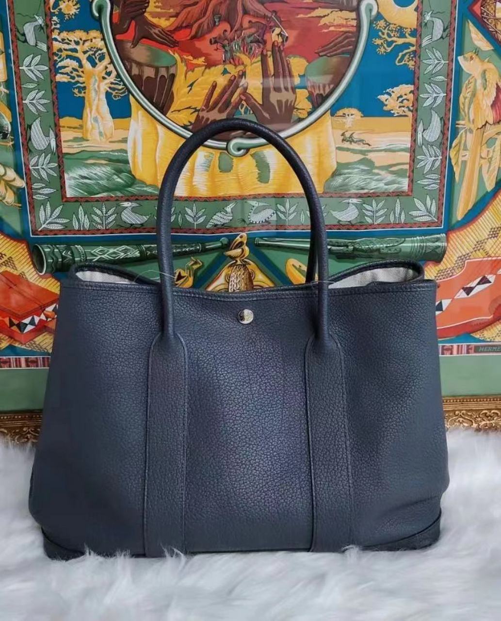 分享一下爱马仕36花园包 这一款整体都是很简约大气的,包身也是软面