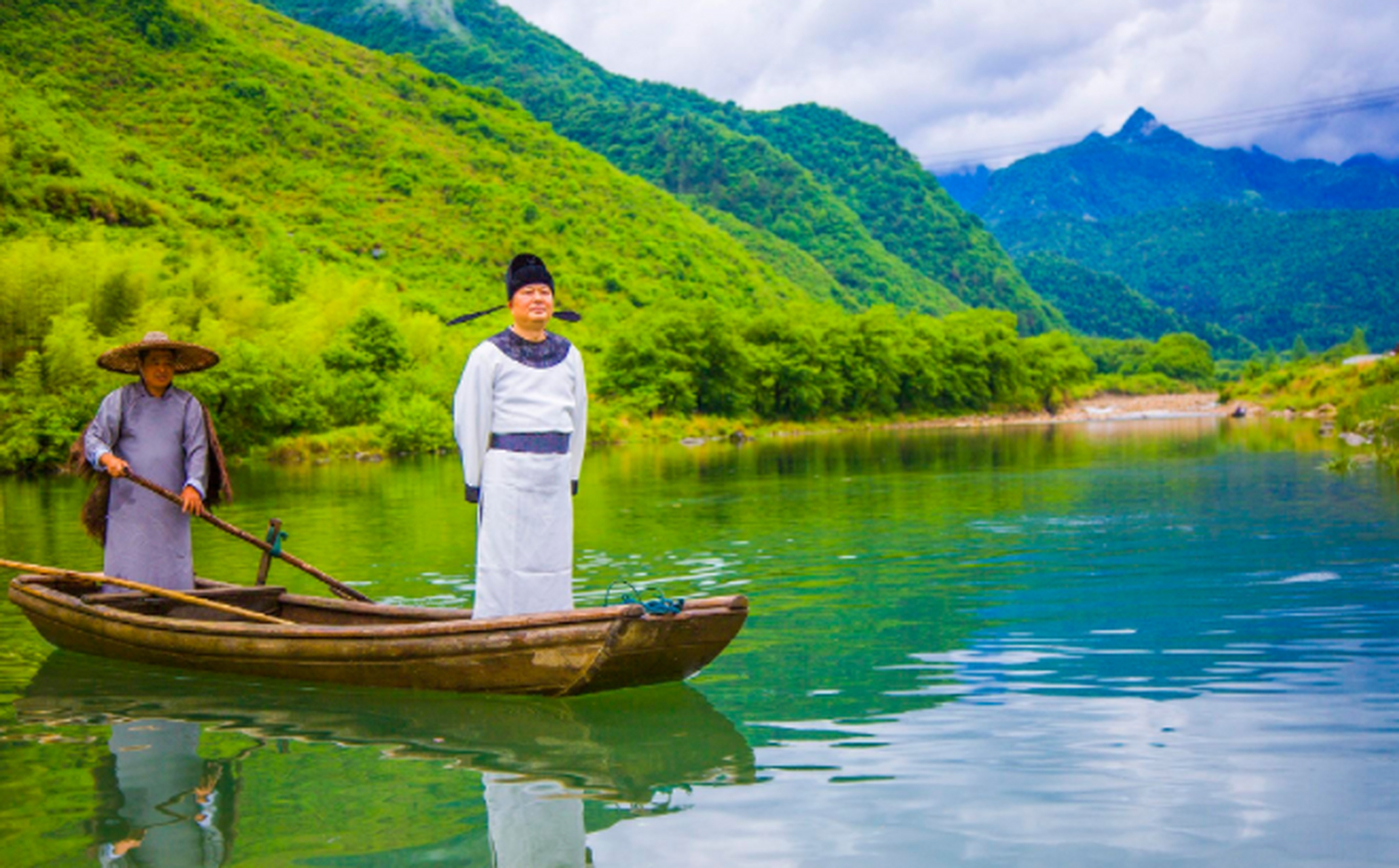 唐朝诗人李白的第二个儿子取名叫颇黎,即玻璃或者水晶的意思.