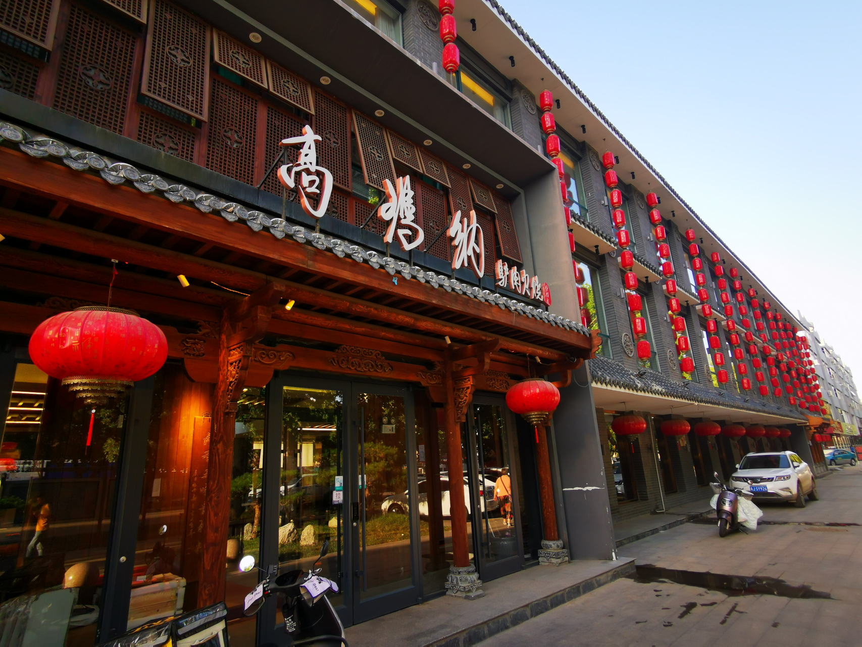 河北沧州市河间县的驴肉火烧很有名,到河间府衙游览,有机会品尝了驴肉