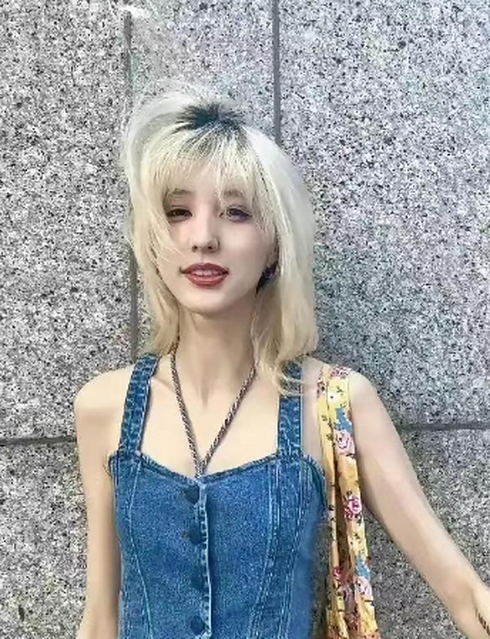 华晨宇女朋友,看起来还挺般配的,你俩在一起吧[哟]