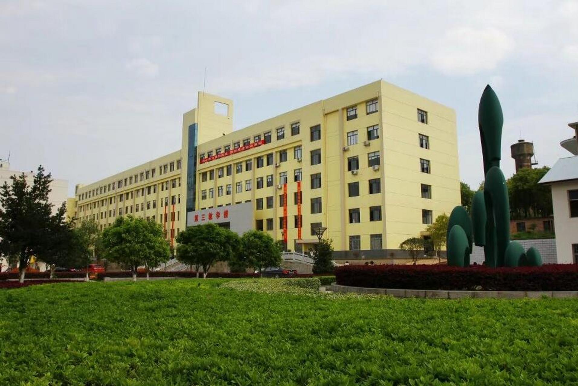湖南环境生物职业技术学院,位于湖南省衡阳市石鼓区,这所学校是湖南