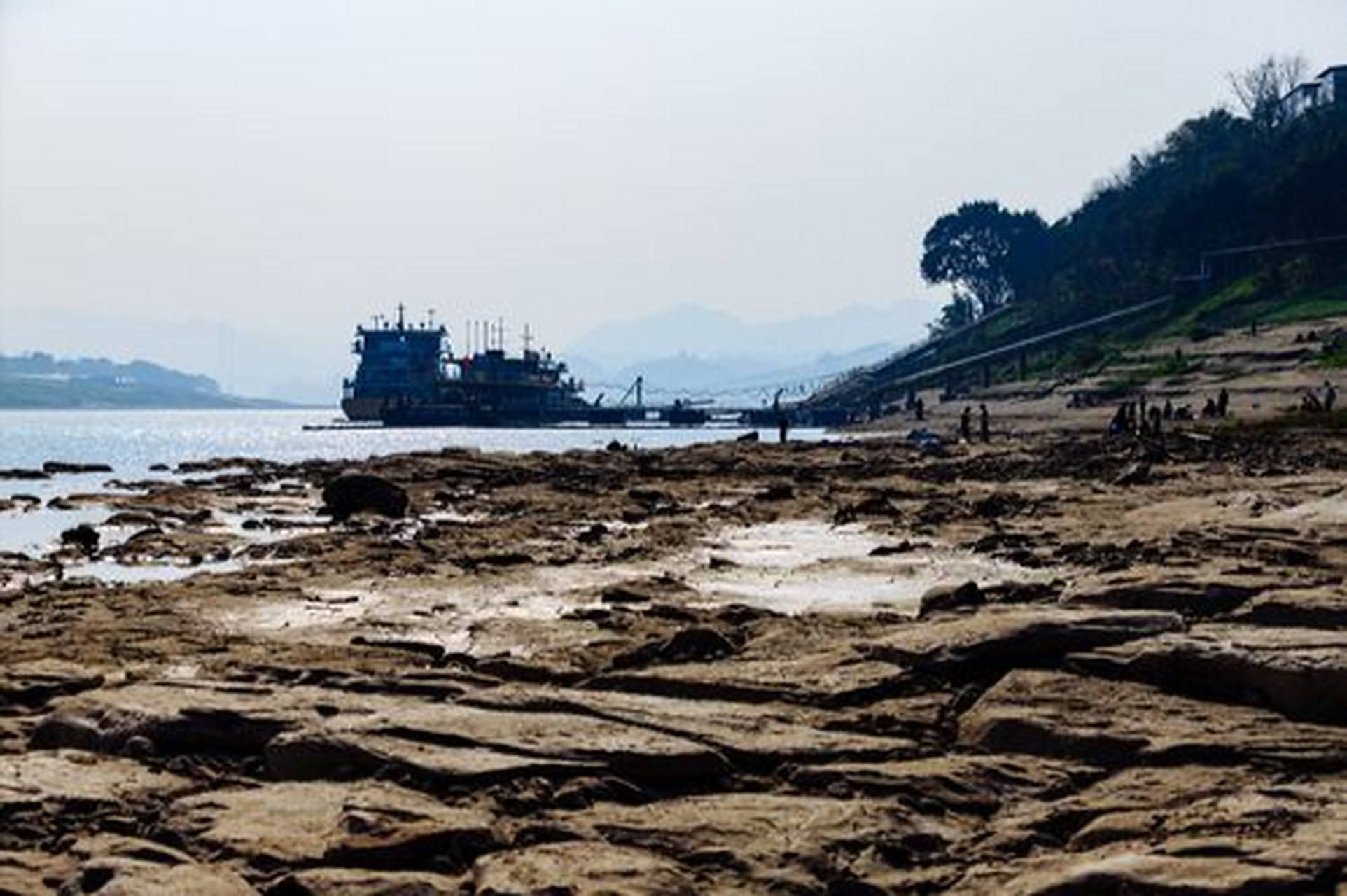 牛栏坝沙滩旅游攻略  重庆的牛栏坝:是一处集阳光,江水,沙滩,青山