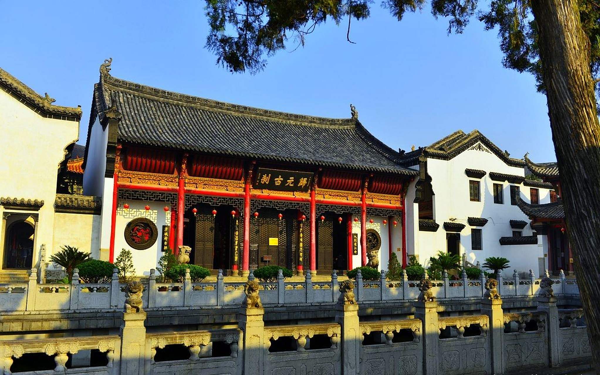 归元禅寺位于武汉市汉阳区归元寺路,由白光法师于清顺治15年(公元1658