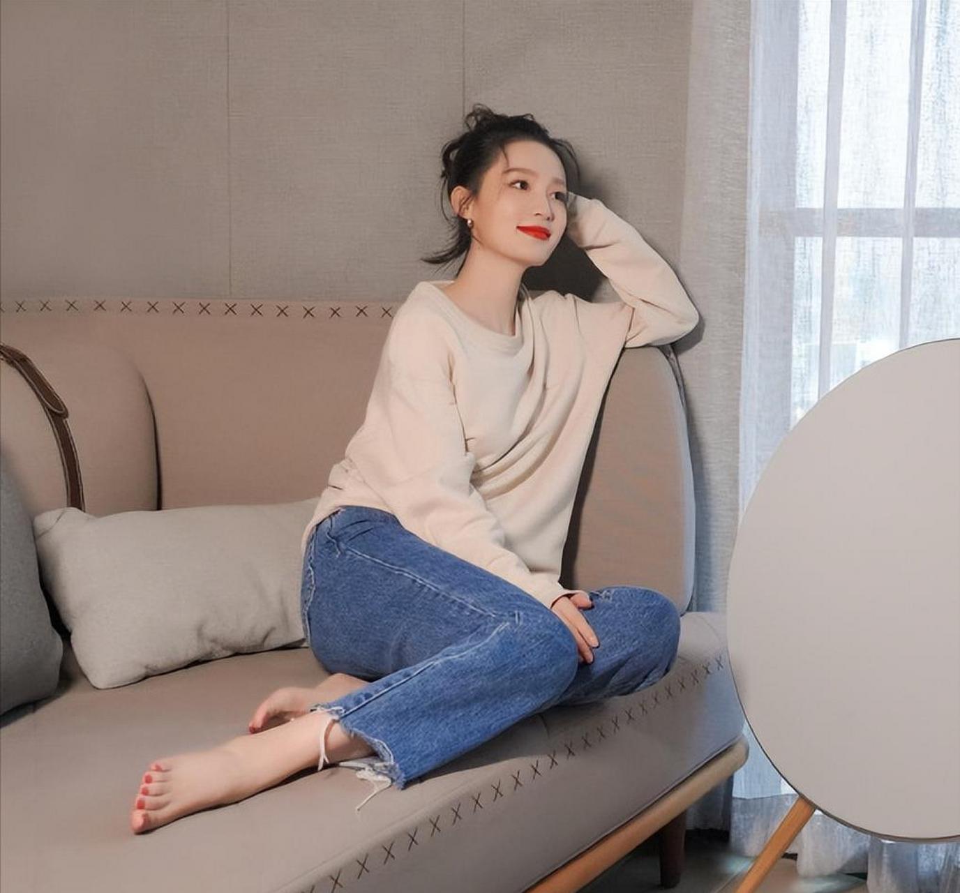 李沁 美脚丫#今天穿什么