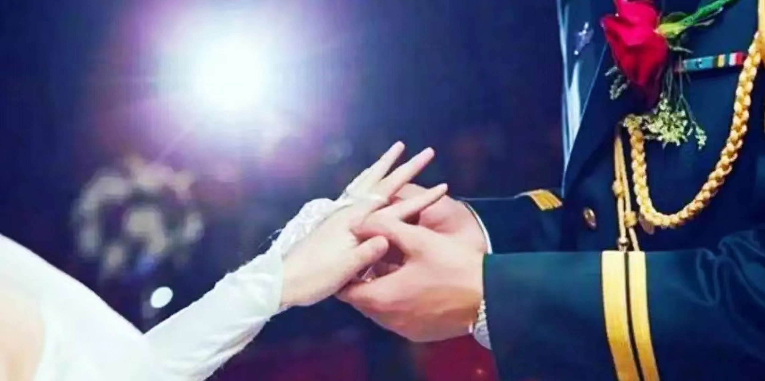 两名男子破坏军婚获刑# 近日,两名男子因为破坏军婚被判刑.