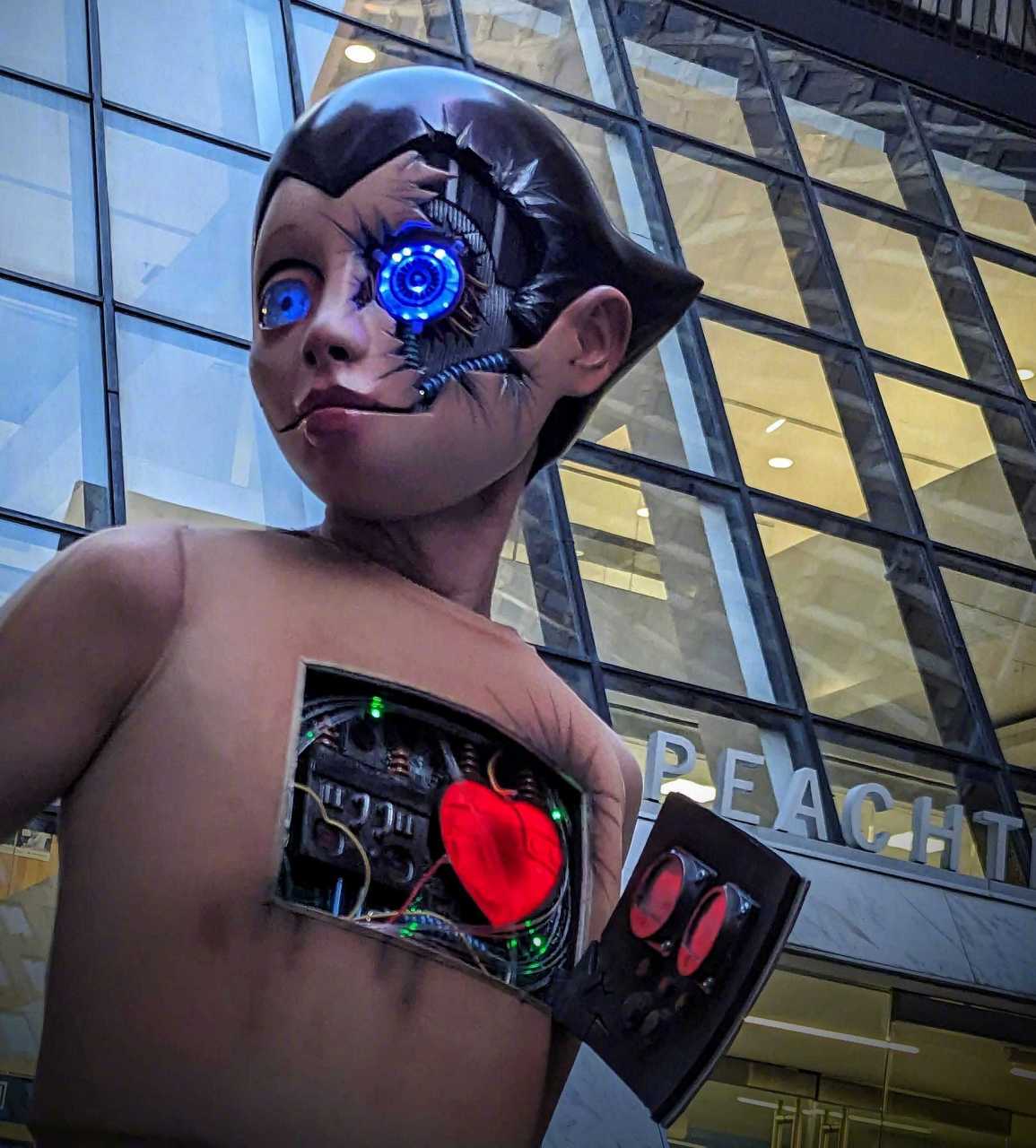 小姐姐cos战损阿童木 676767,这也太绝了!