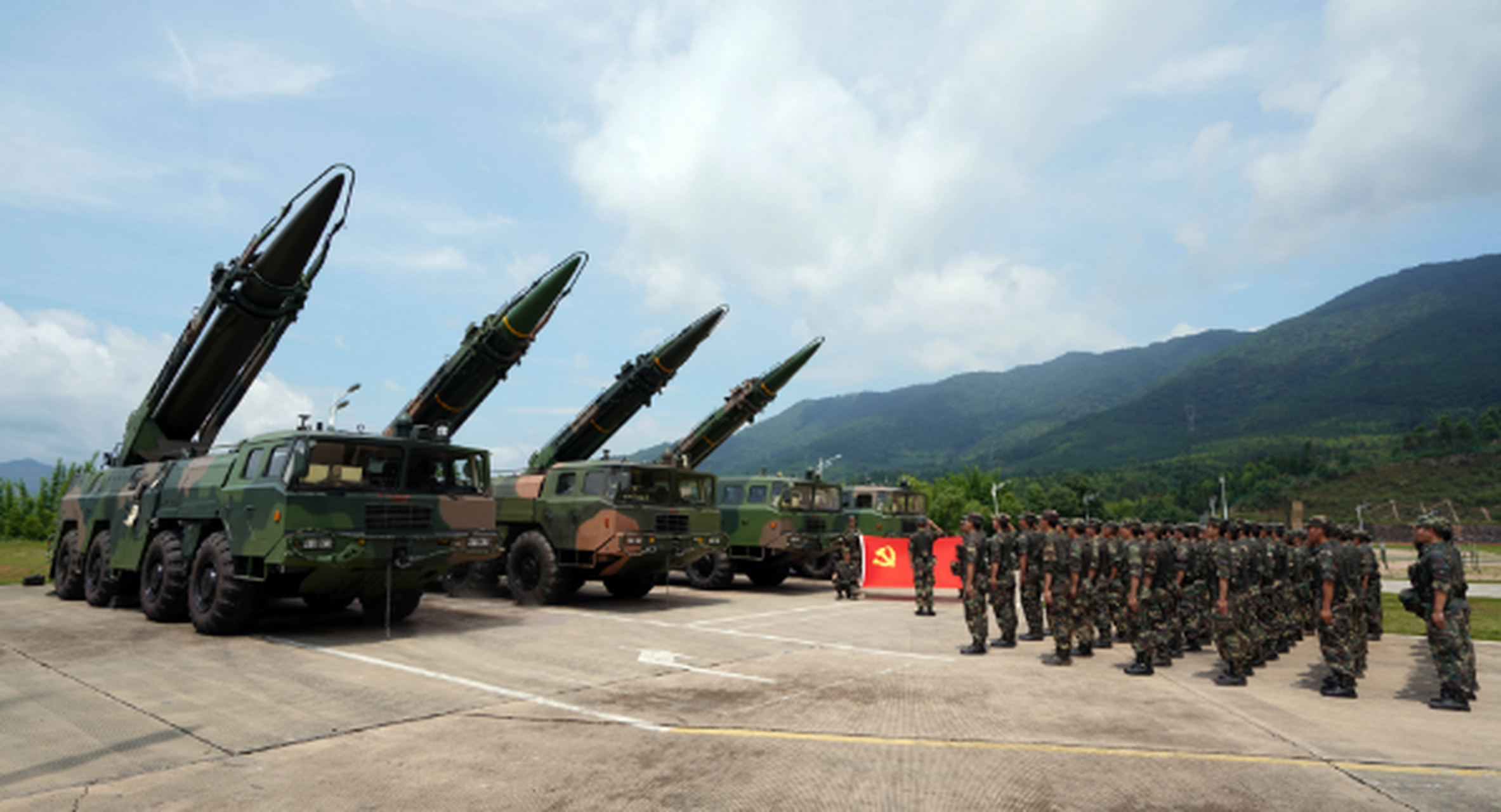 一级战备的火箭军有多厉害?40个导弹旅6个导弹基地群,毁灭敌人!