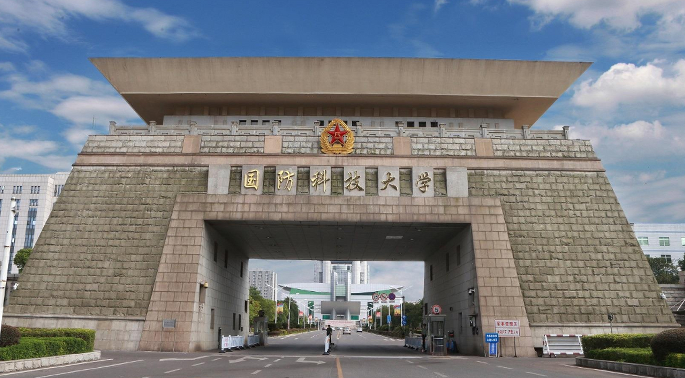 国防科技大学,一个以培养国家安全与国防需求为使命的学府,成为了他们