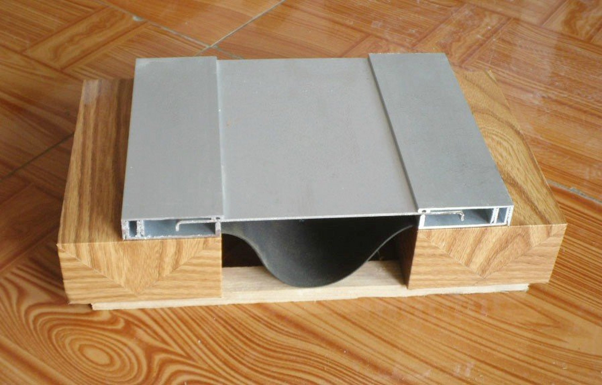 外墙变形缝厂家#建筑变形缝是为了解决建筑因受自然因素和人为因素