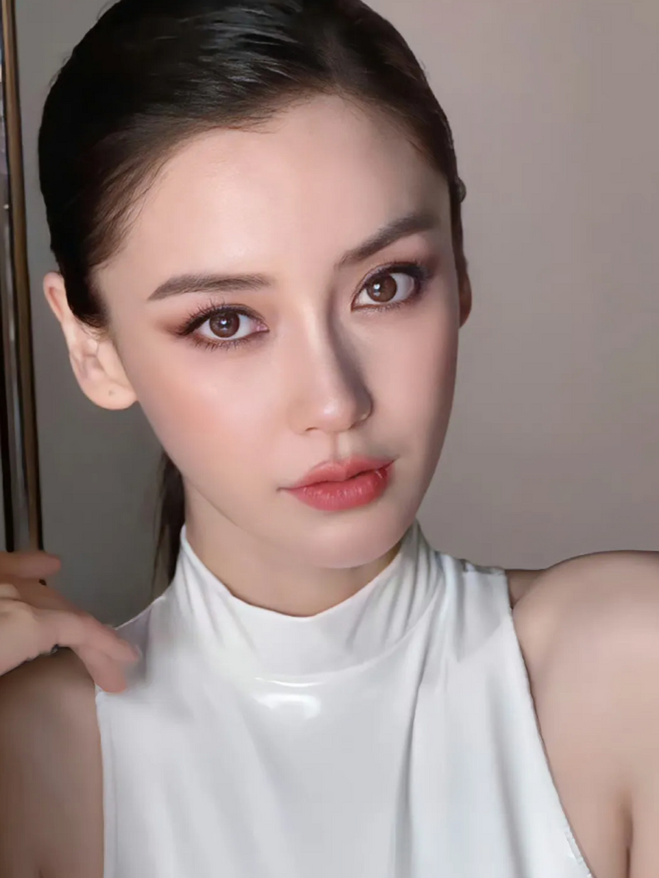 angelababy这套妆的造型有没有被惊艳到呢? 你们觉得好看么?