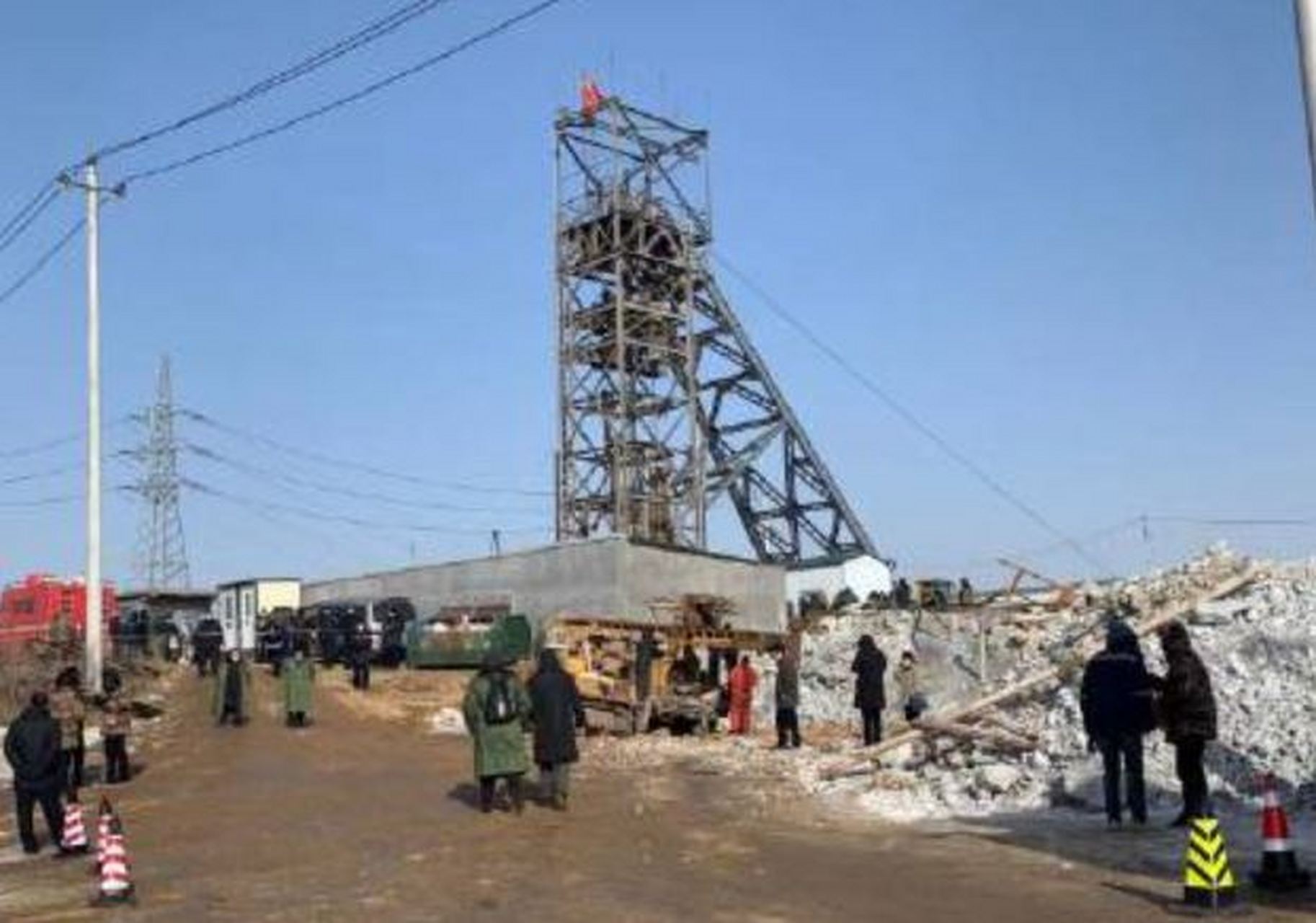 山东栖霞一金矿发生爆炸事故,22名工人被困