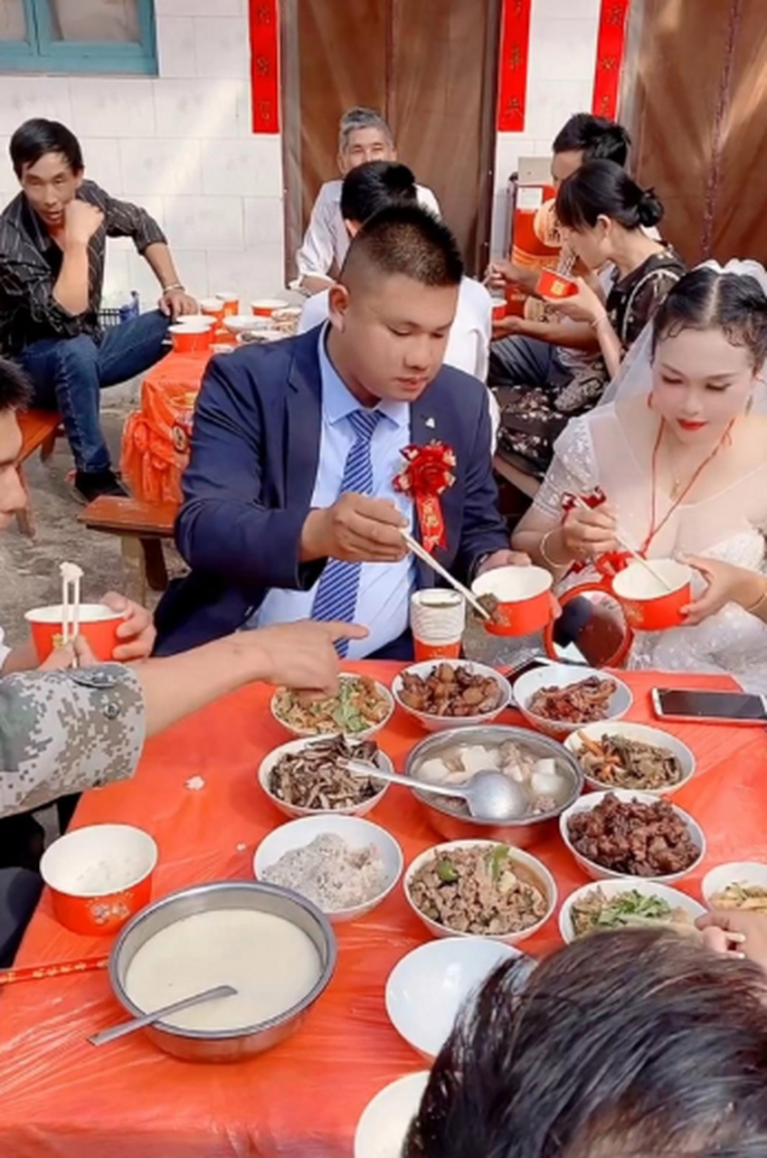 奶奶带我来吃席,原来农村的婚宴是这样的!