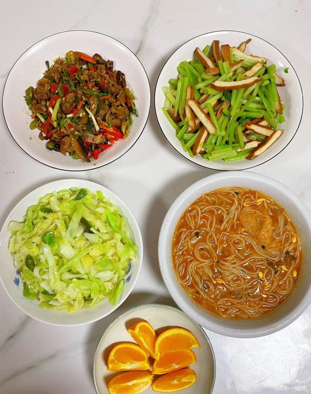 简单的午餐|家常菜[鸡蛋] 家里人都91了,今天的午餐由我来做～ 1