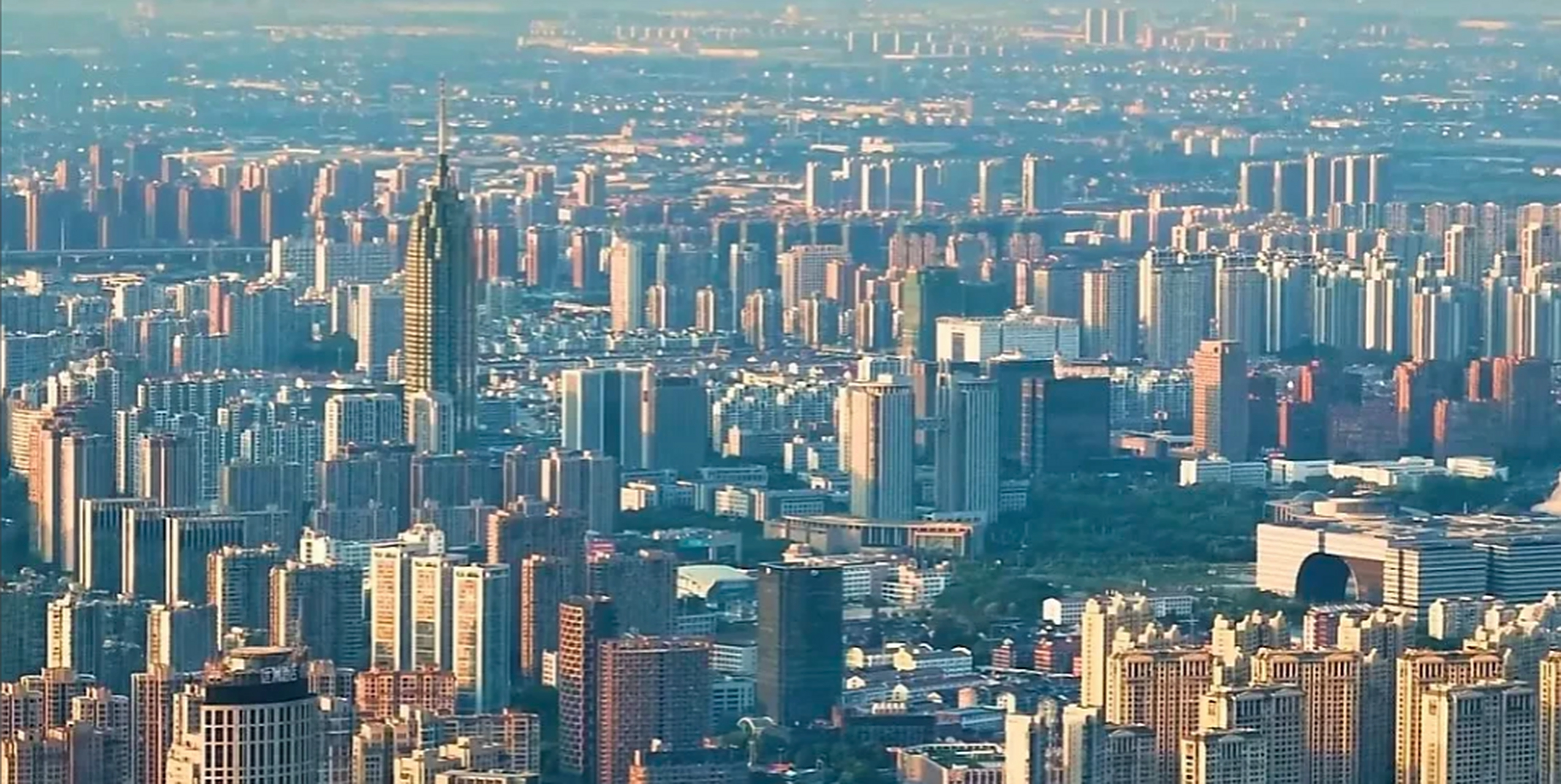 恭喜常州今年破万亿, 是江苏第五座破万亿的城市, 重点是五年内, 全国