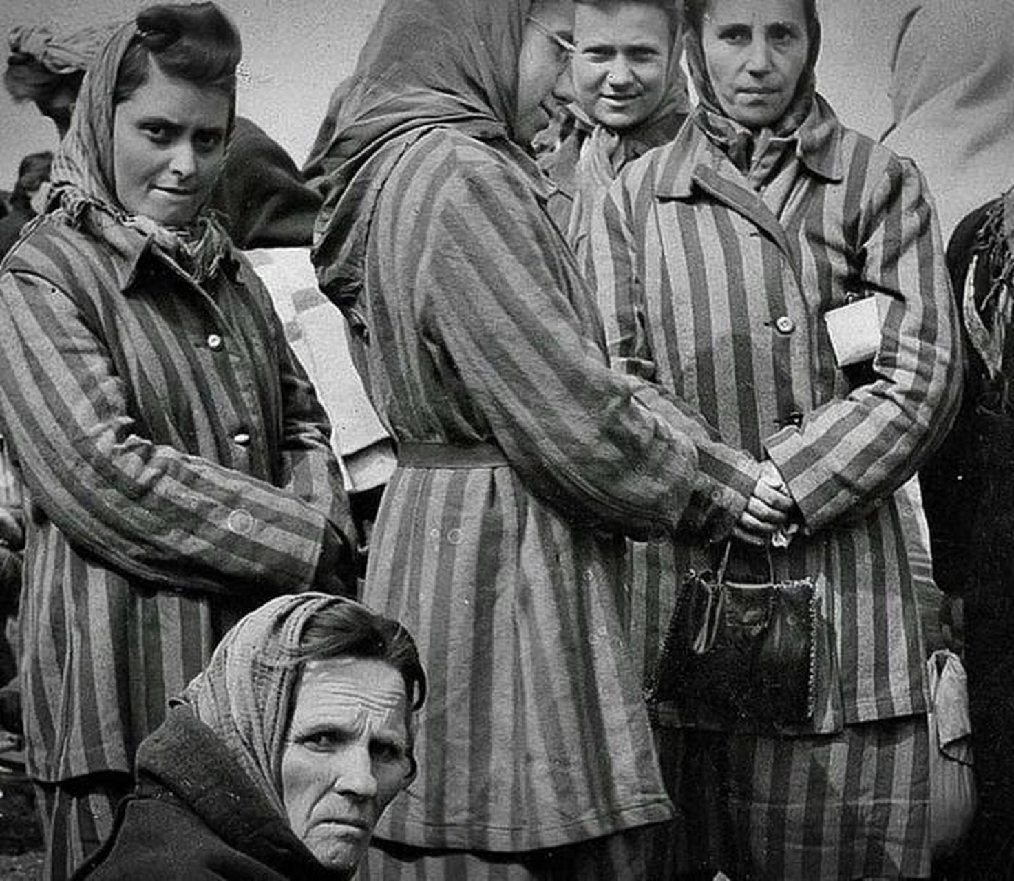 1943年,奥斯维辛集中营,德国纳粹分子杀害了14岁的波兰天主教女孩切丝