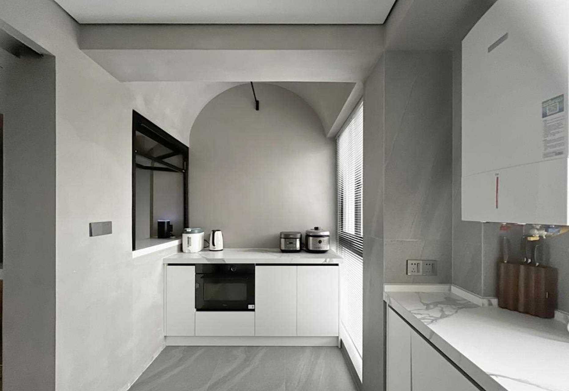 有些异形吊顶是为了造型好看做的,可有些吊顶其实是因为原始户型中