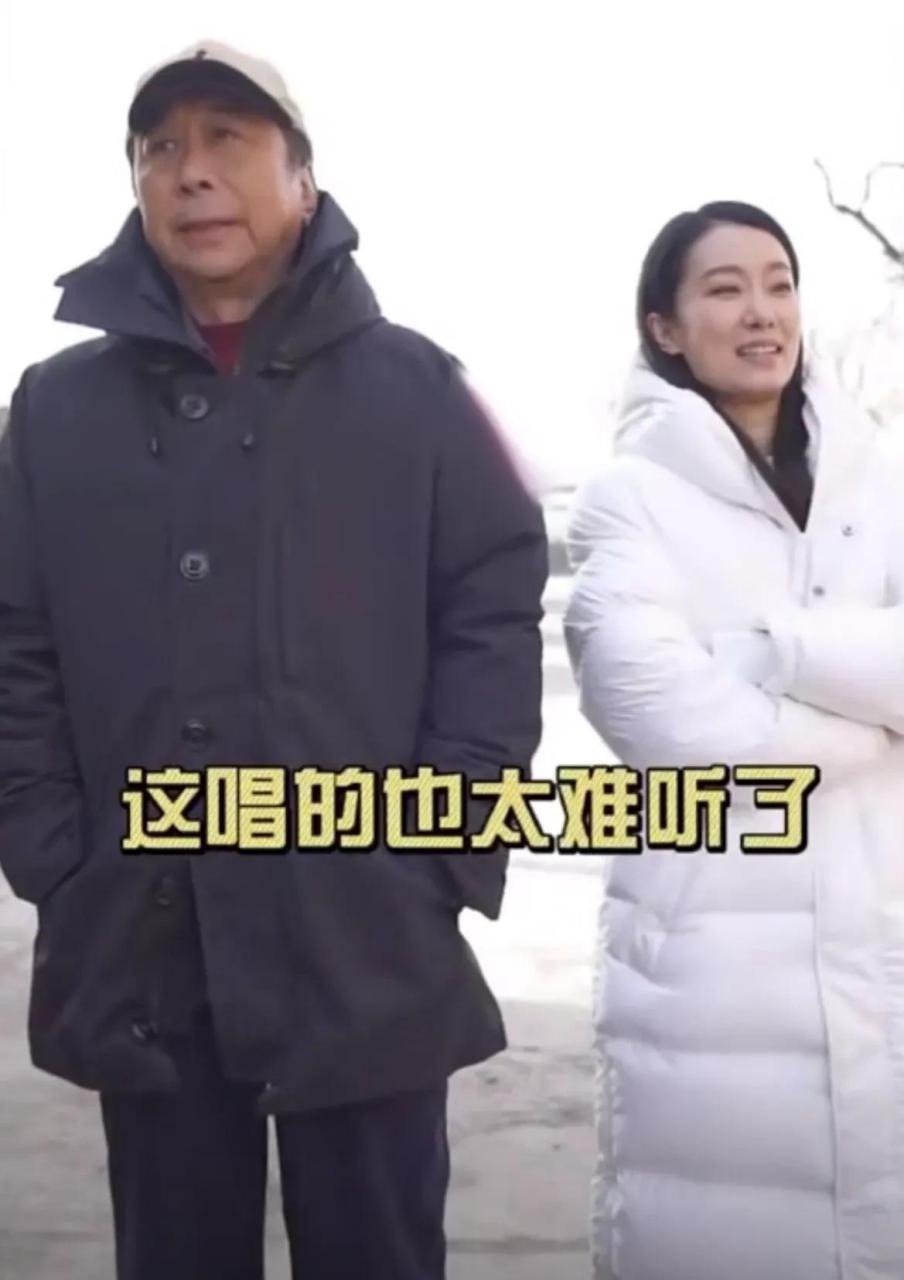 1月5日,冯巩和张小斐一起听歌,短短几句对话,看出来张小斐见风识骀