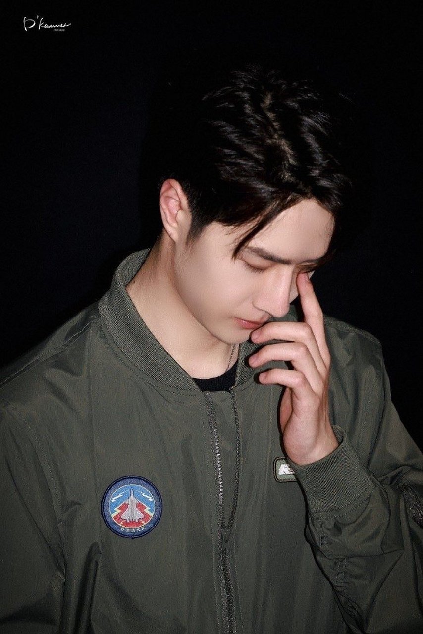 王一博公司自打上市成功,他这顶梁柱的风头可是吸引了不少人的关注,枪