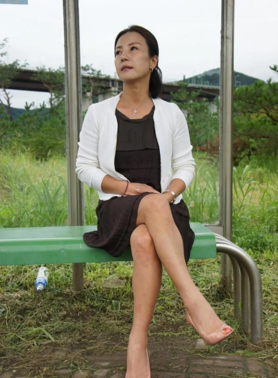 今天和一个42岁的离婚女人聊天,她说:很寂寞.