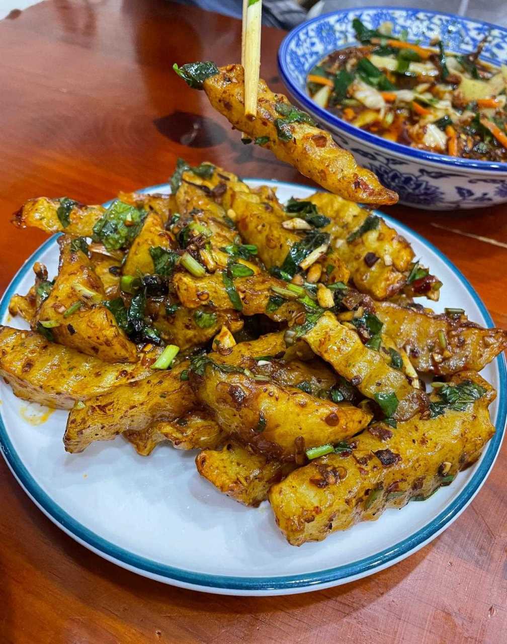 小碗饵丝,豌豆凉粉,炸洋芋,猜猜这是哪里的特色小吃?