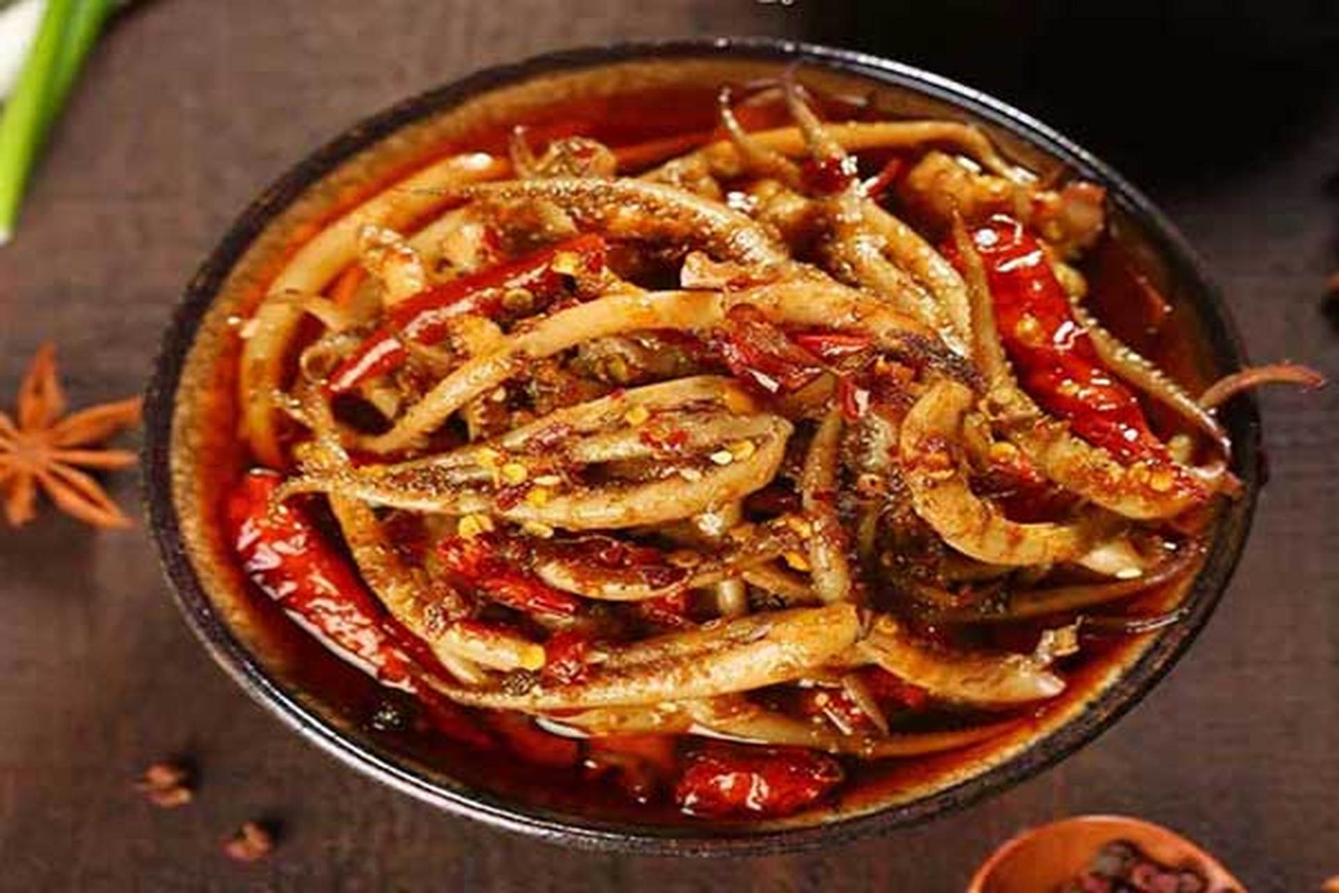 99火爆鱿鱼须的做法99  95火爆鱿鱼须,是一道中式美食,通常以