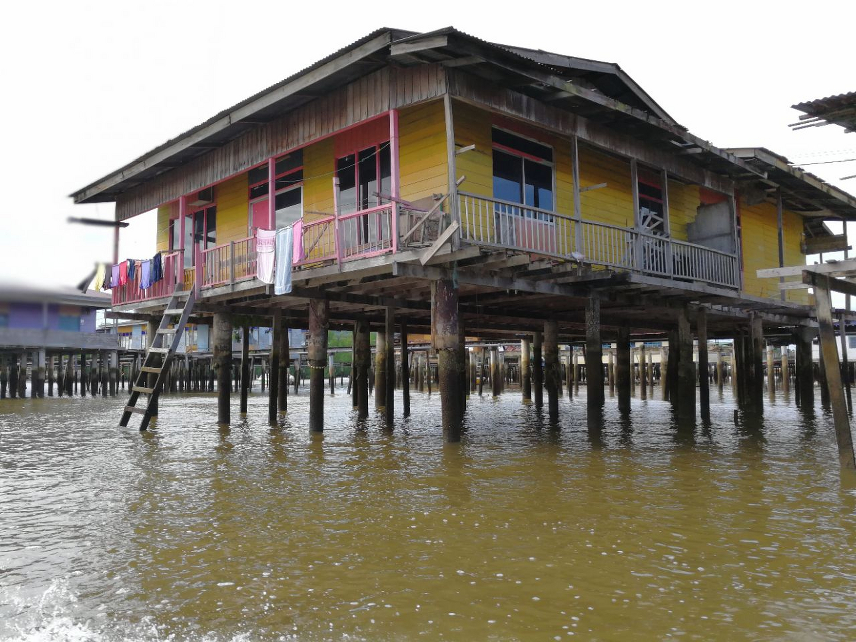 探访华夏邻国# 艾尔水村:地处文莱国内,它是世界上最大的传统水上