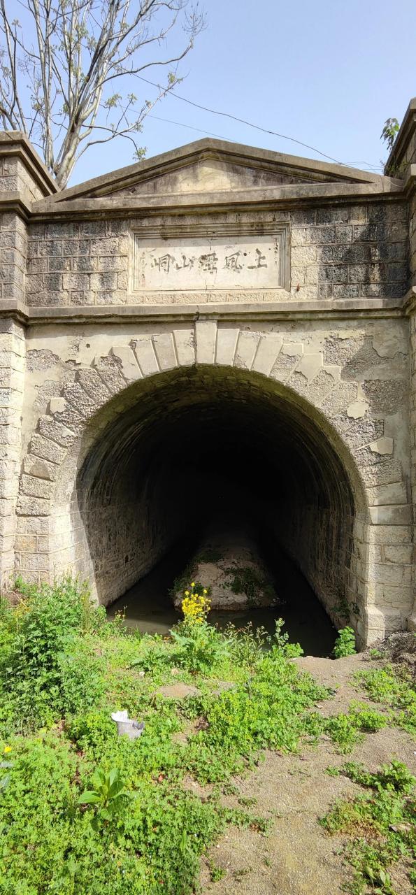 由著名铁路专家詹天佑任总工程师,是清代川汉铁路遗址中保存最为秃妹