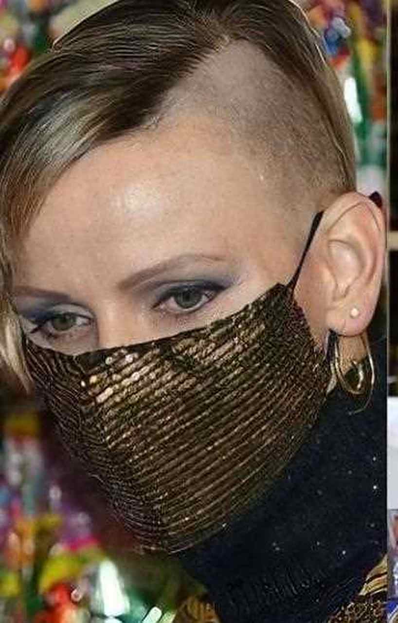 剃掉半边头发的朋克发型,她是历史上第一个这么前卫的王妃吧